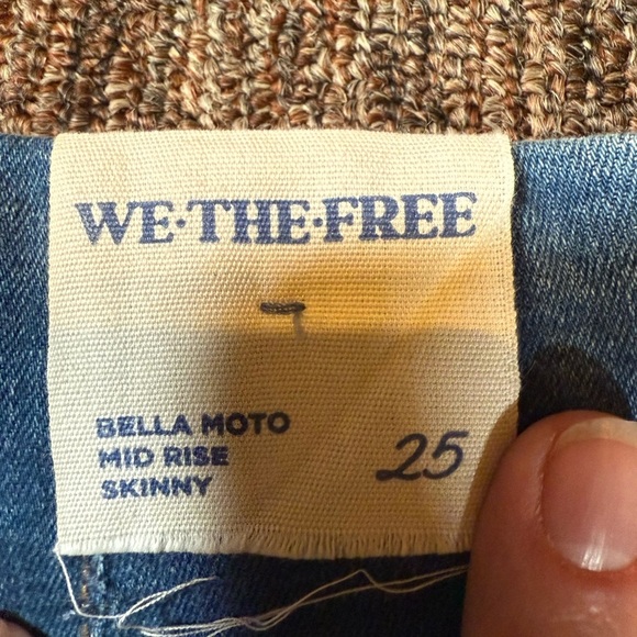 NWT We The Free Bella Moto Skinny Jeans size 25 - Picture 10 of 15